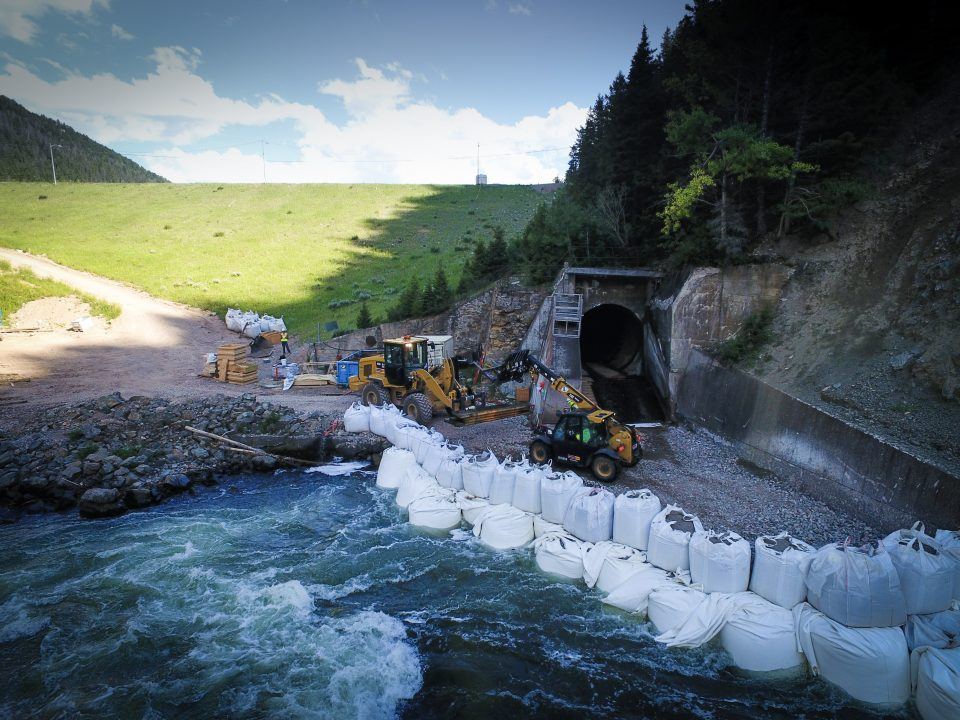 Rehabilitación de la tubería de salida de la presa de Hebgen
